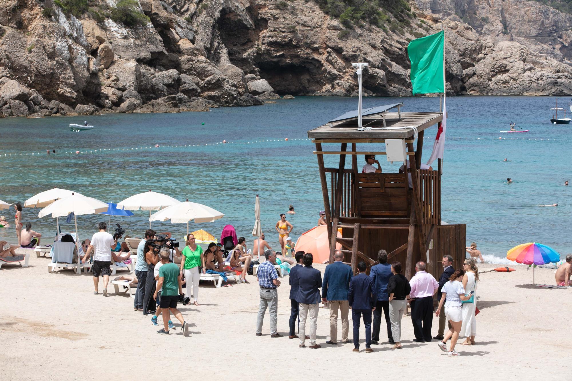 Instalan la primera cámara de monitorización de playas en Benirràs