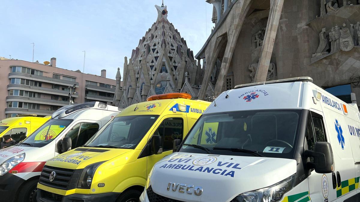 Els vehicles de la caravana el dia de la sortida de Barcelona