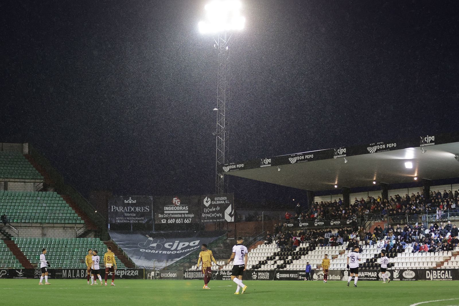 Mérida-Córdoba CF: las imágenes del partido en el Estadio Romano