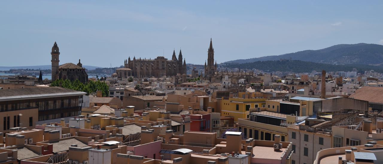 Vista de Palma con muchas edificaciones.