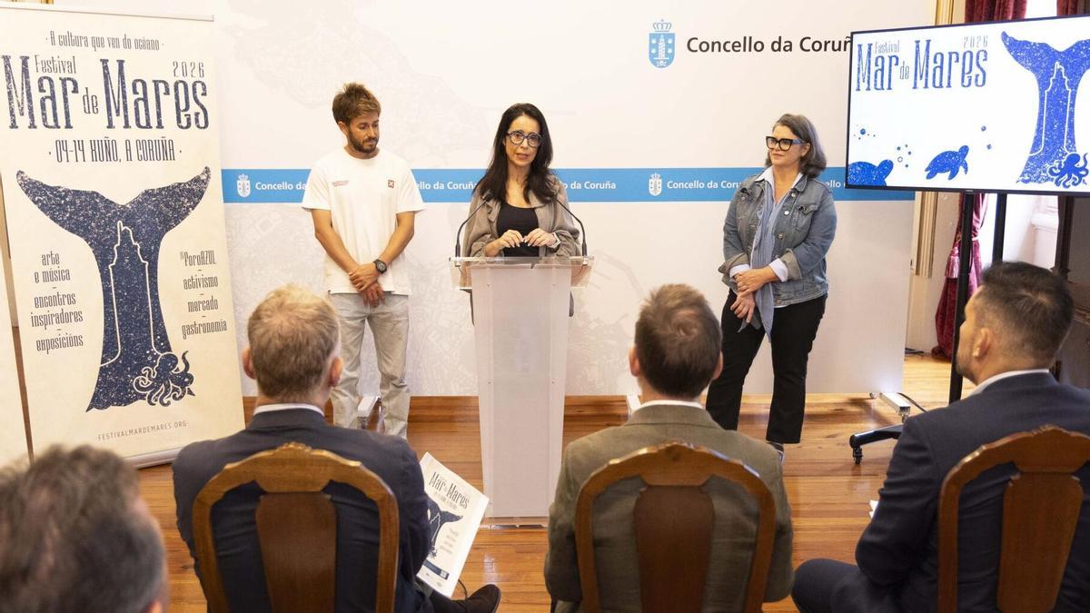 La concelleira de Medio Ambiente, Yoya Neira, durante la presentación del festival Mar de Mares.