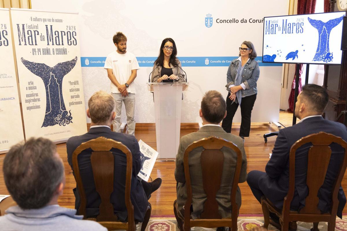 La concelleira de Medio Ambiente, Yoya Neira, durante la presentación del  festival Mar de Mares.