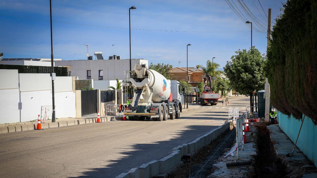 Las obras de renovación de aceras en El Vedat.