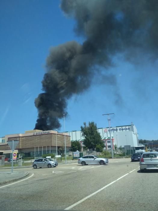 Incendio en una nave industrial de Porriño, en A G