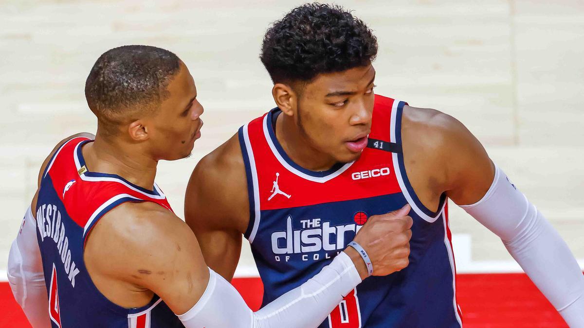 Hachimura, junto a Westbrook en los Wizards