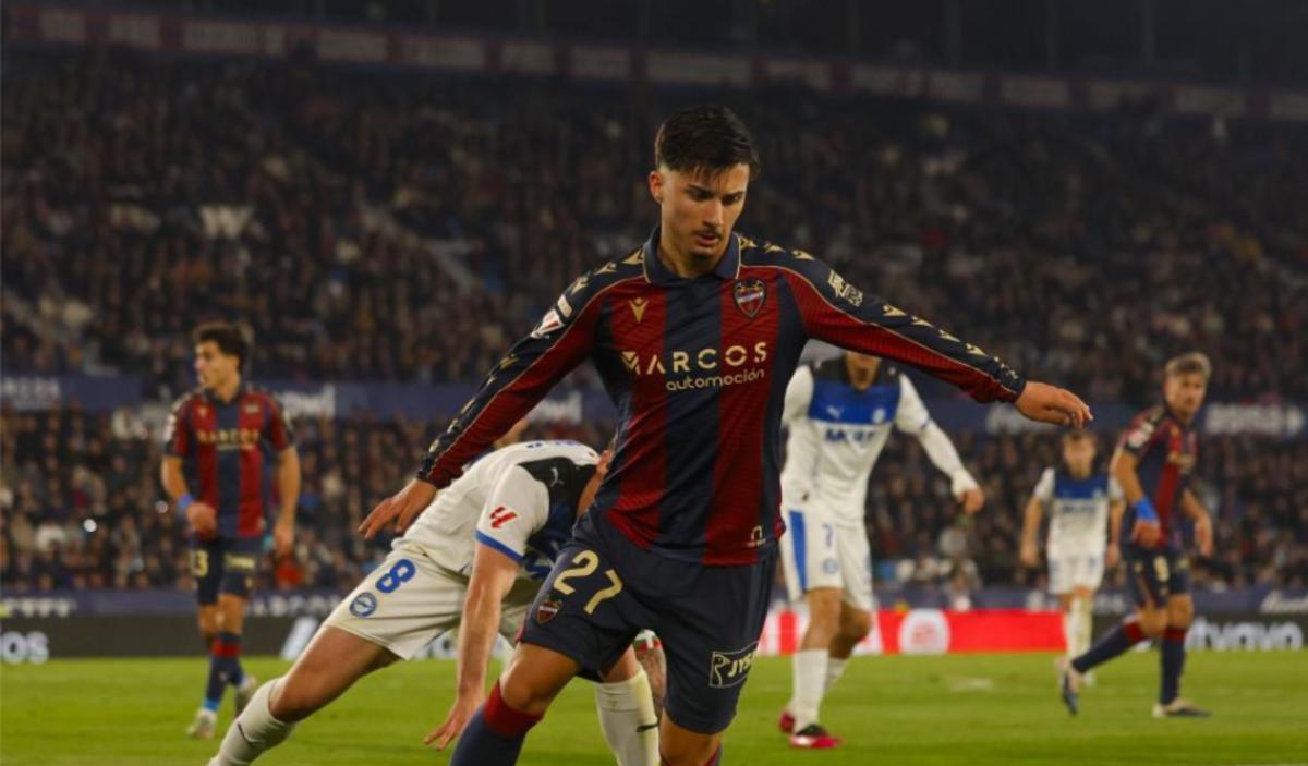 Paco Cortes, durante el encuentro ante el Deportivo Alavés
