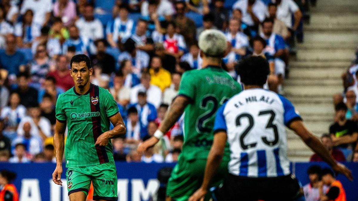 Mandi, uno de los fichajes ya inscritos, durante un momento del partido contra el Espanyol.