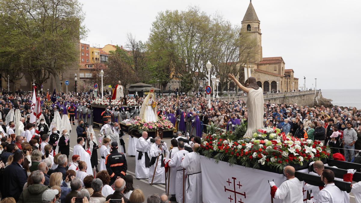 Encuentro entre Jesucristo y la Virgen de la Alegría, con San Pedro de testigo, en el Muro de San Lorenzo.