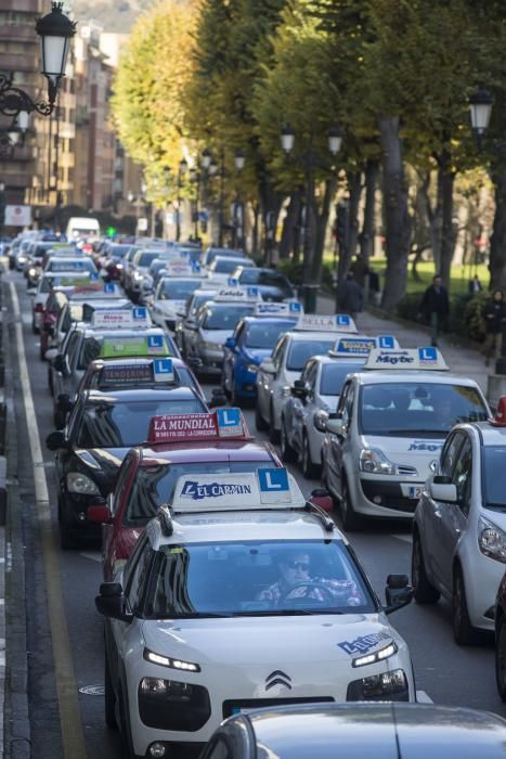 Manifestación de profesores de autoescuela en Oviedo.