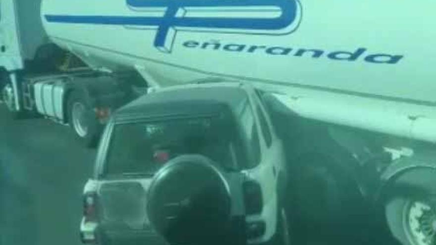 Un coche se empotra contra un camión en la A3 a la altura de Siete Aguas