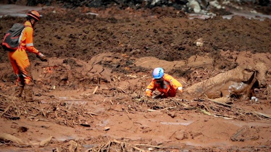 Labores de rescate de las víctimas de la rotura de la presa de Vale, en Brumadinho en 2019.