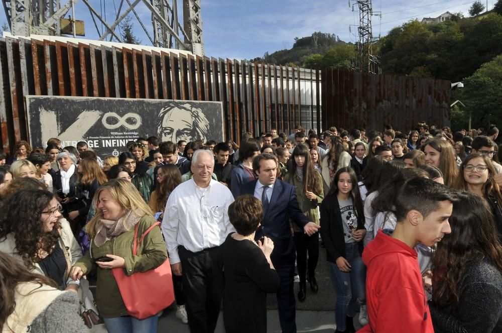 William Kentridge visita un instituto de Mieres