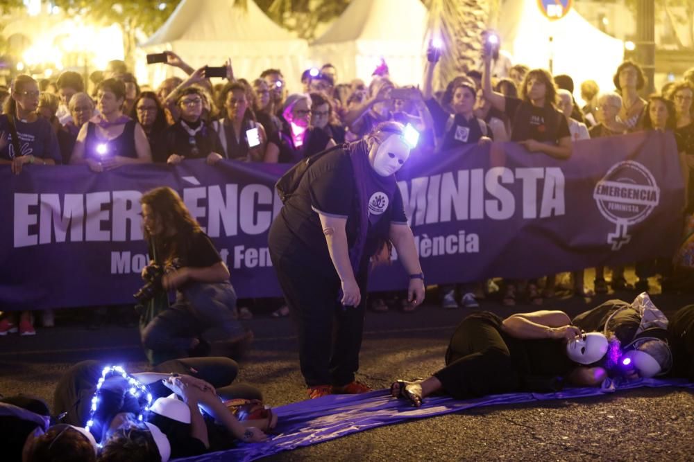 Manifestación en València por la emergencia feminista contra el maltrato