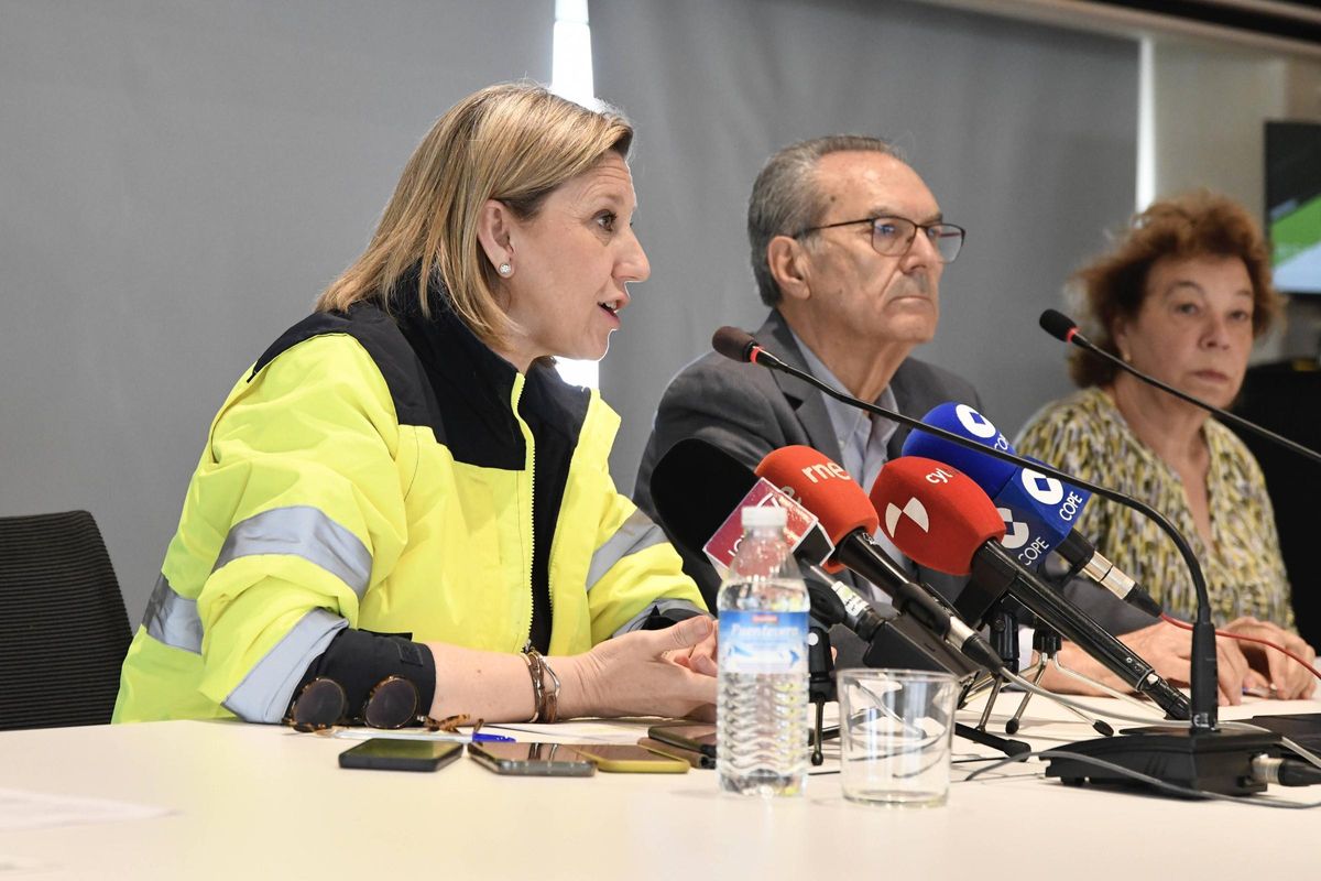 La vicepresidenta de la Junta de Castilla y León y consejera de Familia e Igualdad de Oportunidades, Isabel Blanco, el director general de Cobadu, Rafael Sánchez y la secretaria general, Mercedes Alejandro.
