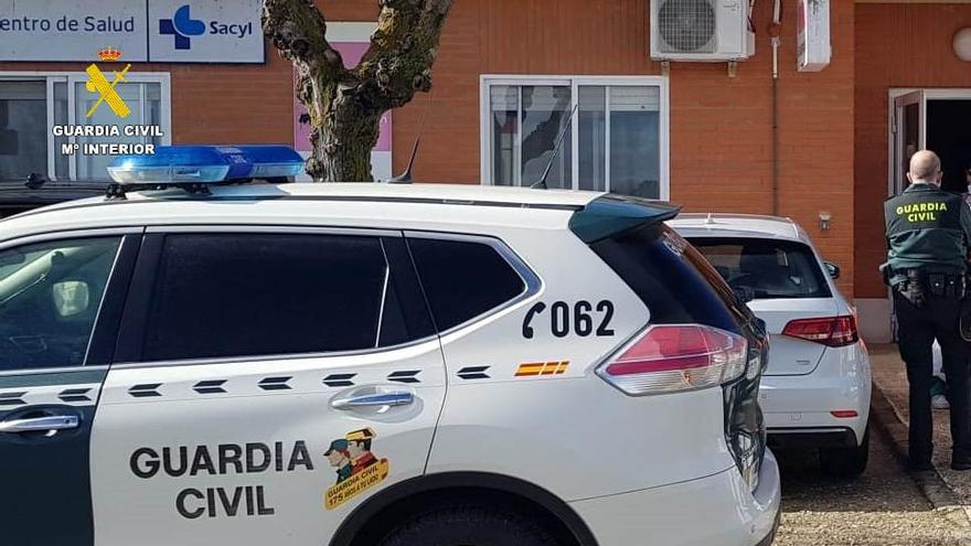 La Guardia Civil salva a un zamorano de quemarse a lo bonzo