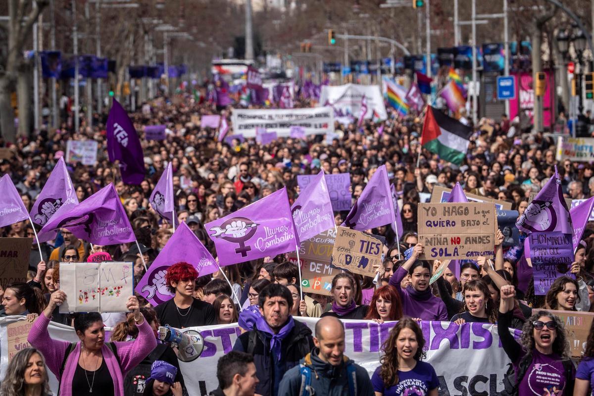 El feminismo toma las calles de Barcelona por el 8M