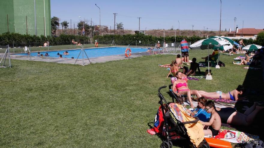 Piscina del barrio de Pinilla.