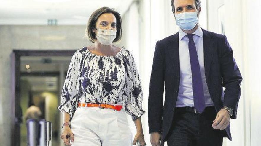 Cuca Gamarra y Pablo Casado, ayer, en el Congreso.