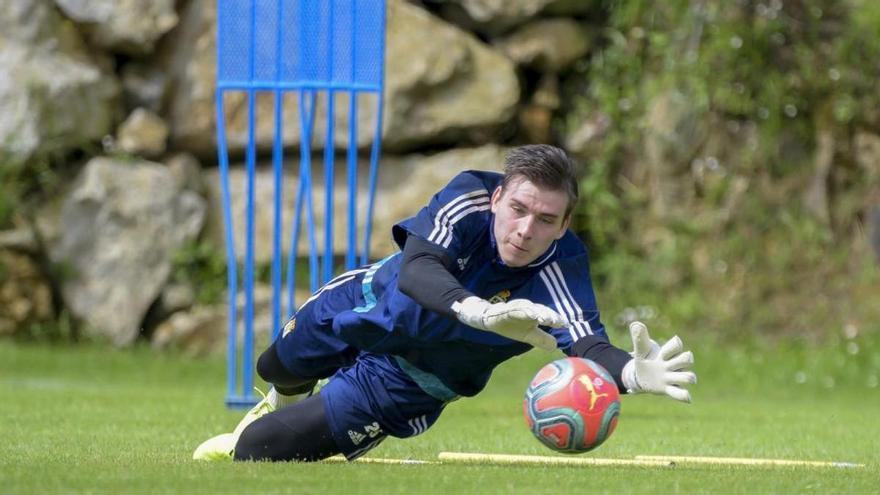 Lunin, el héroe de la Champions que se forjó en un pequeño piso en Lugo de Llanera: “Lo primero que hizo fue comprar césped sintético para entrenarse”