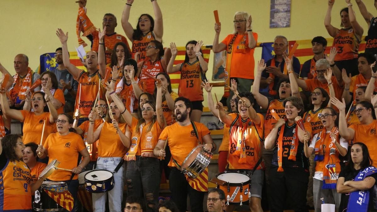 La afición taronja, de celebración en Salamanca