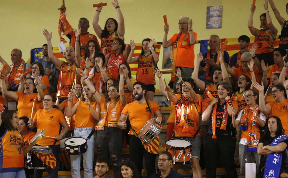 La afición taronja, de celebración en Salamanca