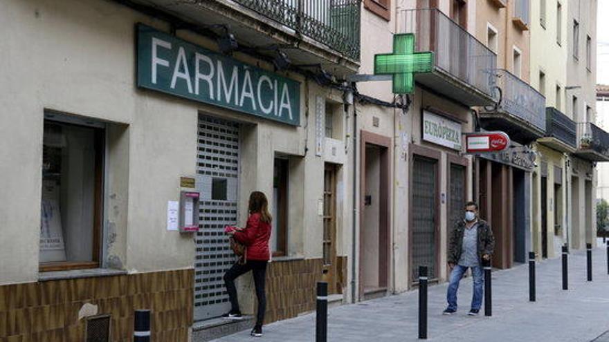 Els farmacèutics alerten que dimarts no hi haurà mascaretes per tothom.