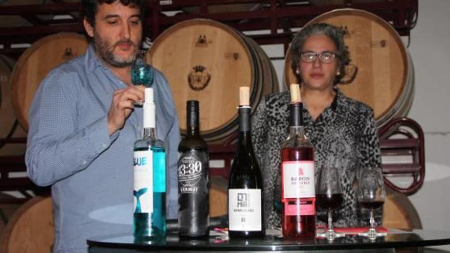 La cooperativa de Turís presenta su vermut y un vino azulado con moscatel