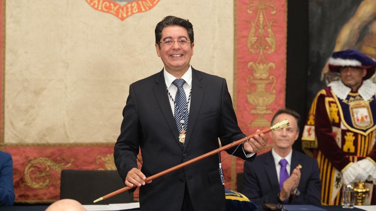 Pedro Martín es nombrado presidente del Cabildo de Tenerife y renuncia para propiciar una "transición ordenada"