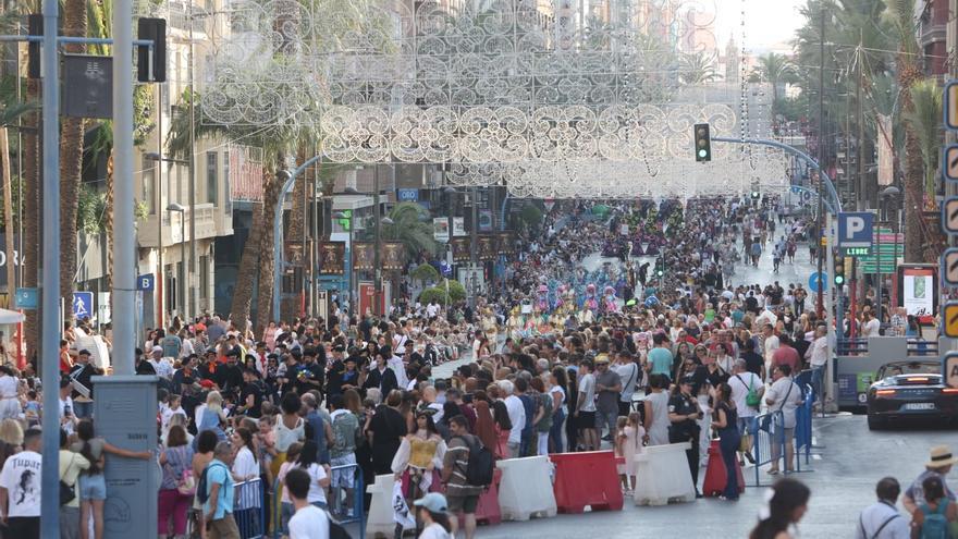 La hoguera Sant Blai-La Torreta de Alicante triunfa por tercer año consecutivo en el desfile del Ninot