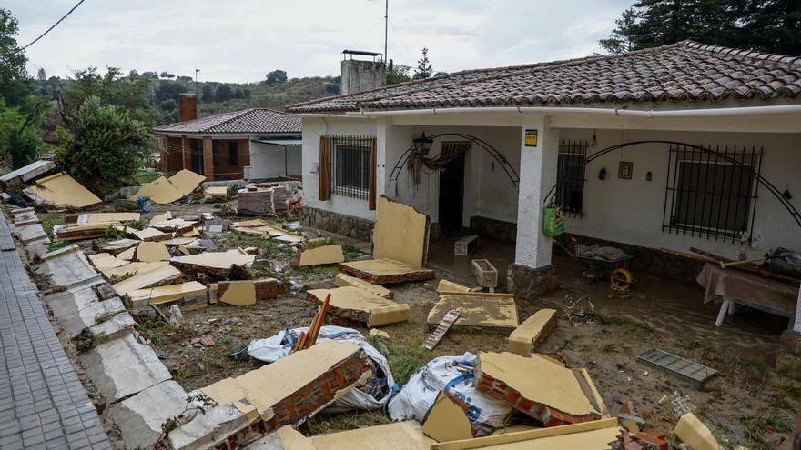 La Guardia Civil rescata a vecinos afectados por las inundaciones en Madrid