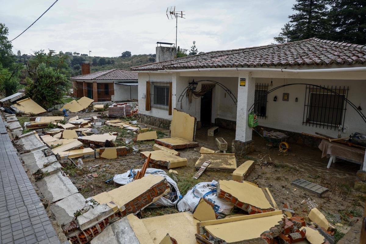 La Guardia Civil rescata a vecinos afectados por las inundaciones en Madrid