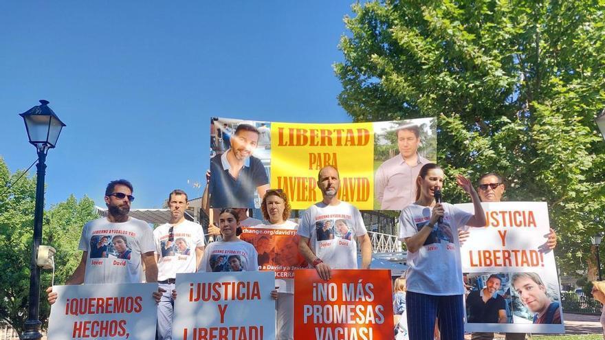 400 personas se concentran en Peñarroya-Pueblonuevo en apoyo a los andaluces encarcelados en Guinea Ecuatorial