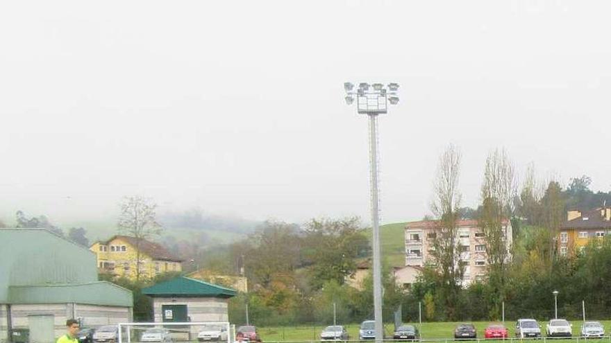 Un partido de alevines en el campo de Arriondas.