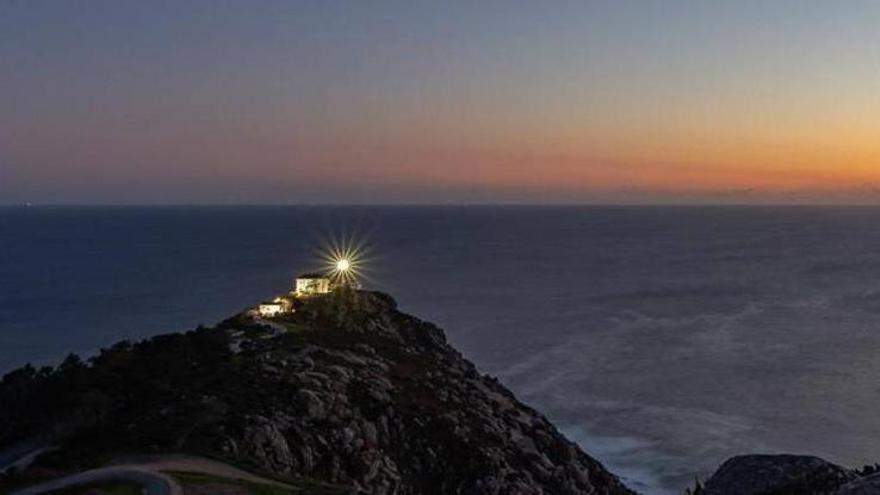 El eclipse augura un ‘luminoso’ agosto para el turismo en la Costa da Morte