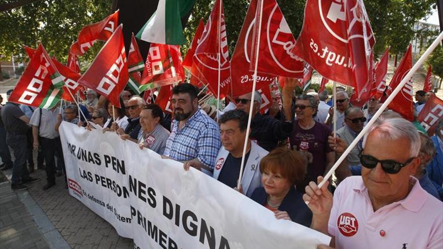 Los sindicatos vuelven a pedir en la calle pensiones dignas