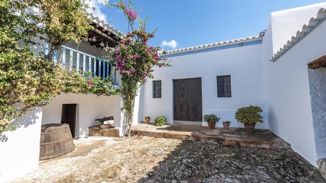 Ca n’Andreu des Trull, casa del siglo XVIII reformada por el Ayuntamiento de Santa Eulària.