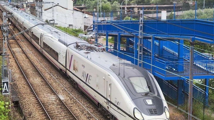 Mieres pide más paradas del AVE: Más de 5.000 viajeros lo cogieron entre enero y abril en la estación de la ciudad