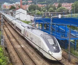 Mieres pide más paradas del AVE: Más de 5.000 viajeros lo cogieron entre enero y abril en la estación de la ciudad