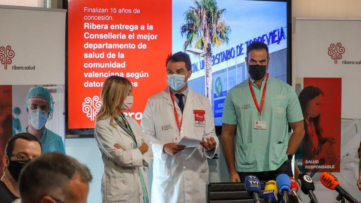 Rueda de prensa del último día de gestión de Ribera en Torrevieja.  | TONY SEVILLA