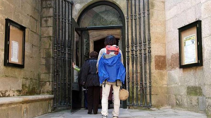 La catedral de Santiago prohibirá el acceso con mochilas desde el 1 de  abril - La Opinión de A Coruña