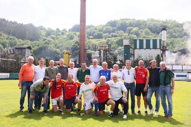 En imágenes: Los héroes que levantaron el único título de la historia del Real Oviedo se reencuentran 41 años después: así fue la "histórica y divertida" reunión