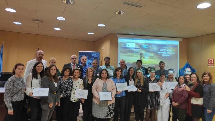 Los galardonados con los premios &quot;Plan de Calidad&quot; del área sanitaria gijonesa, ayer, en el Hospital de Cabueñes.