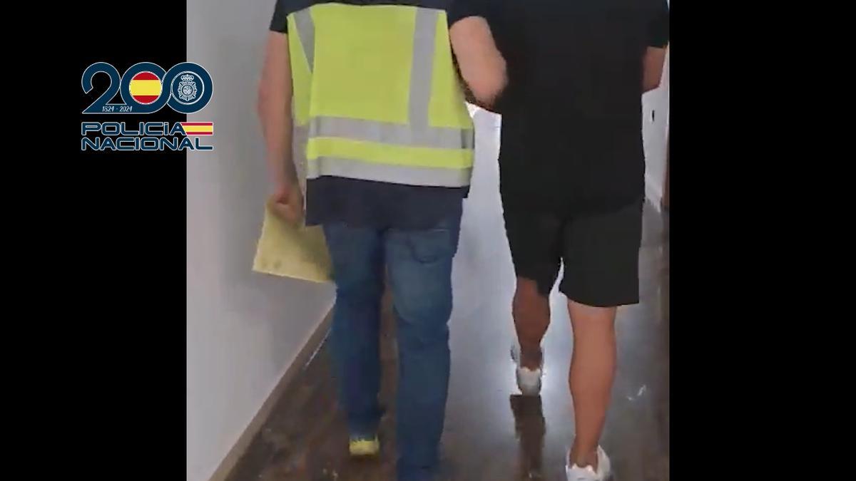 Detenidos un policía local de Marbella y un exagente por robar 4.000 € a un empresario tras darle una paliza