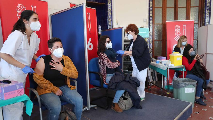 Así ha sido la vacunación de docentes en el Hospital de la Malvarrosa