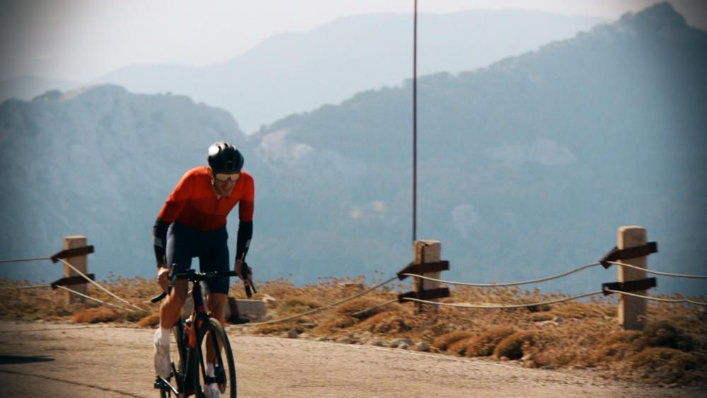 El 'pique' entre Tòfol Castanyer y el ciclista Fränck Schlek para subir al Puig Major