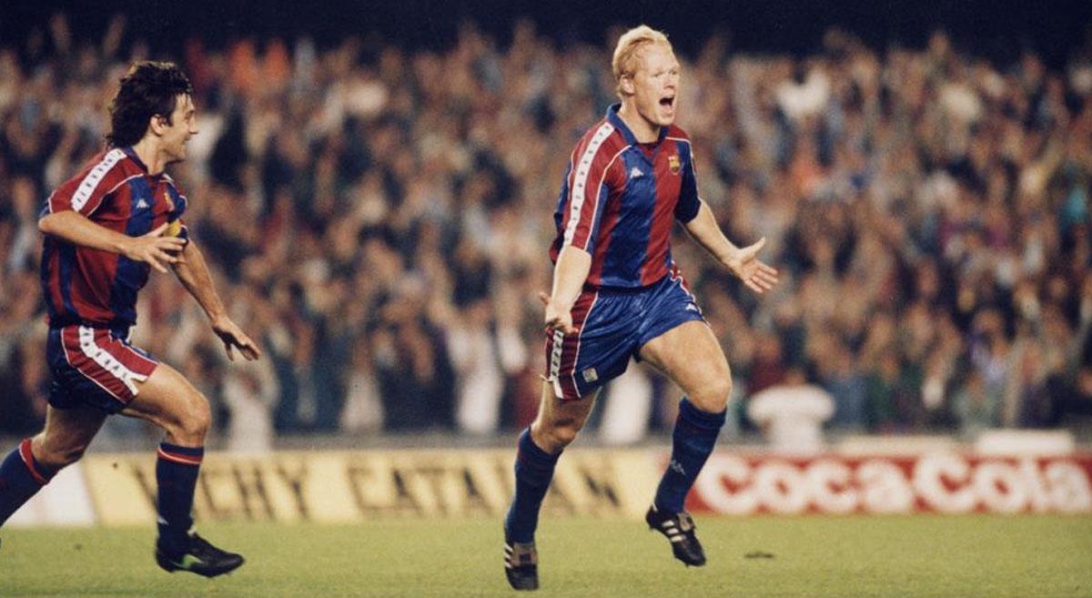 Ronald Koeman celebra un gol junto a Jose Mari Bakero en la temporada 1993-1994