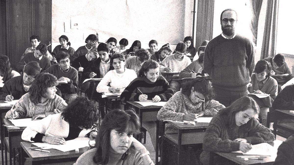 Las aulas estaban más masificadas en los años 80 y 90, sobre todo en BUP y COU. 