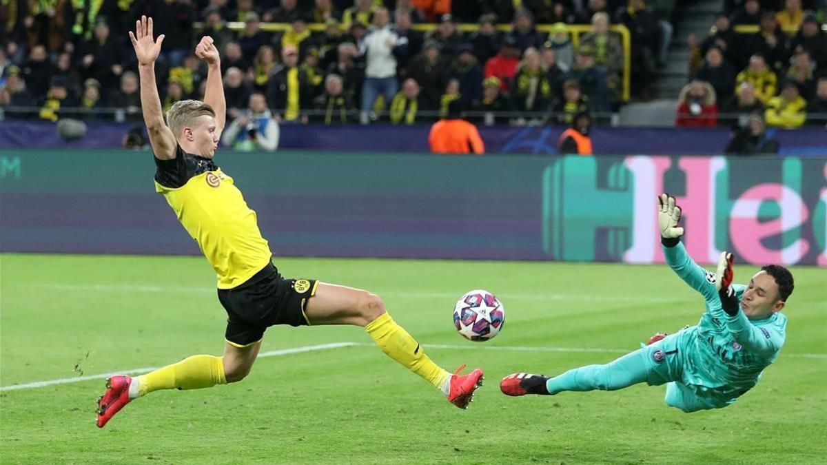 Haaland marca el primer gol del Dortmund al PSG.