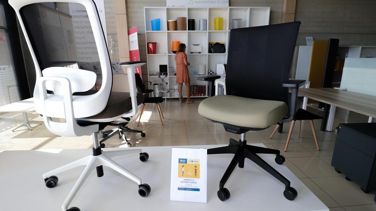 Ergonomía. Con el aumento del teletrabajo, algunas empresas han registrado aumentos de hasta el 50% en la venta de mesas y sillas funcionales para trabajar en remoto.