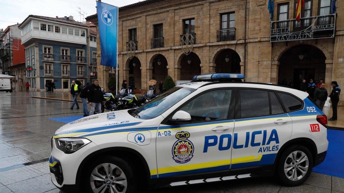 Un coche de la Policía Local de Avilés